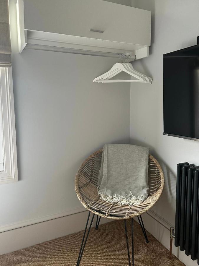 Rooms Above Sugar Boat เฮเลนส์บะระ ภายนอก รูปภาพ