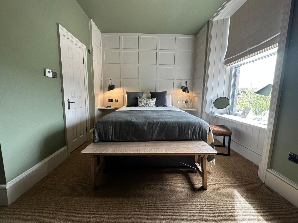 Rooms Above Sugar Boat เฮเลนส์บะระ ภายนอก รูปภาพ