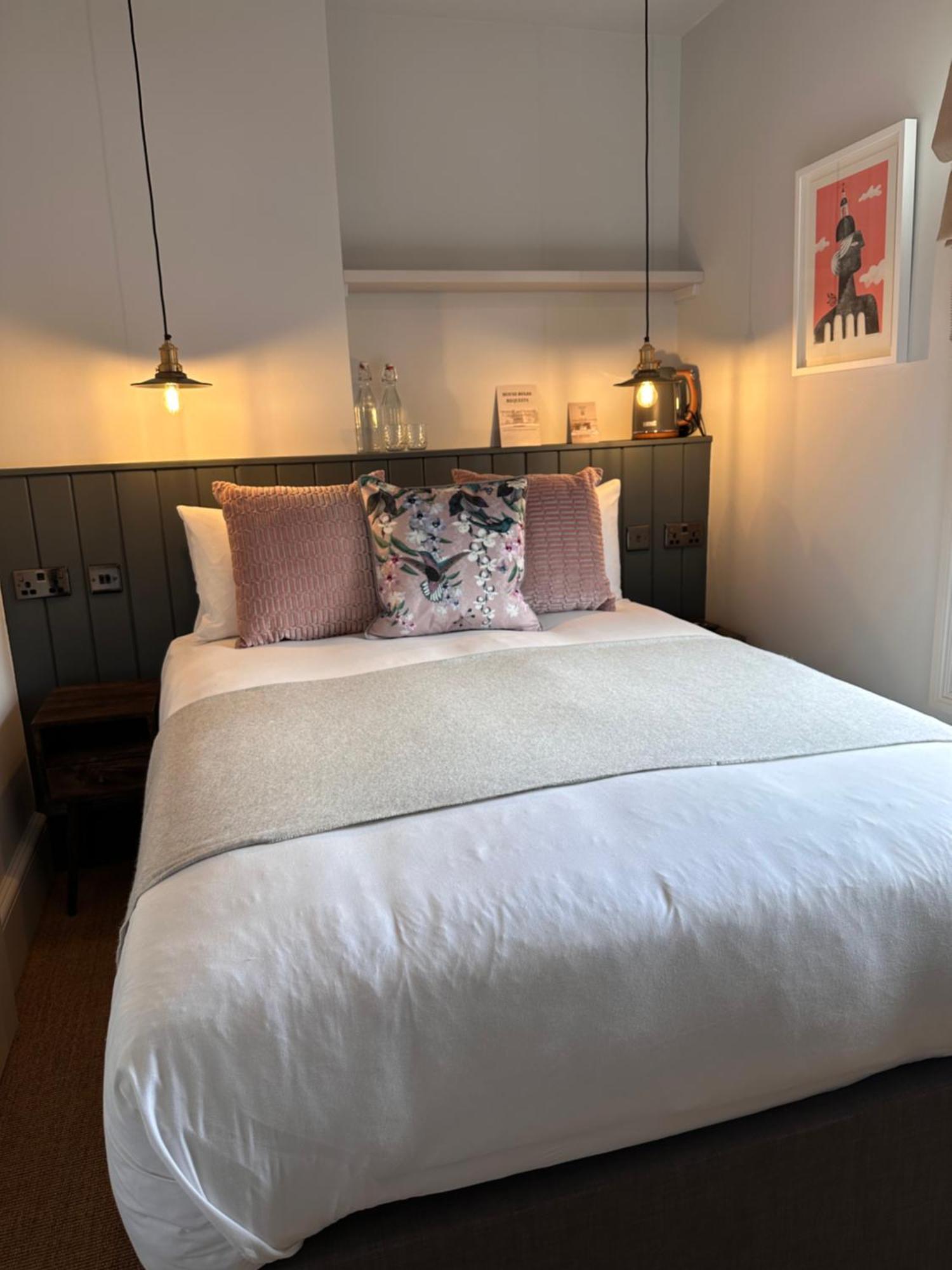 Rooms Above Sugar Boat เฮเลนส์บะระ ภายนอก รูปภาพ